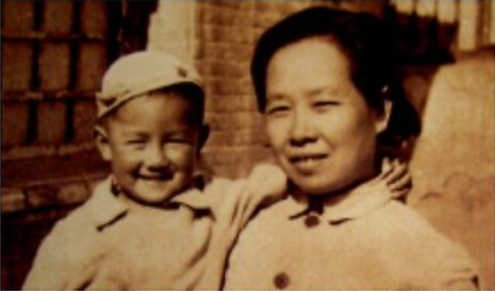 陈慧清与儿子邓北生.png