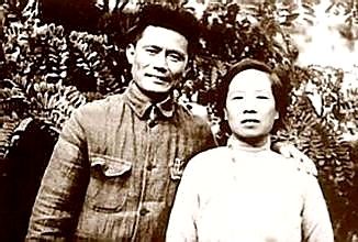 邓发与陈慧清夫妇.jpg