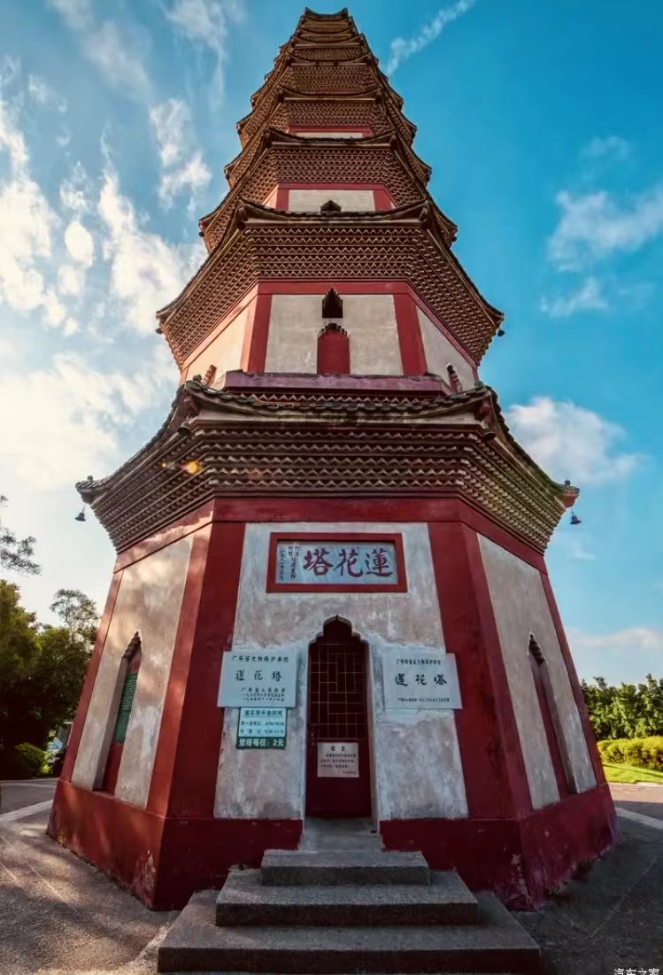 重建后的莲花塔.jpg