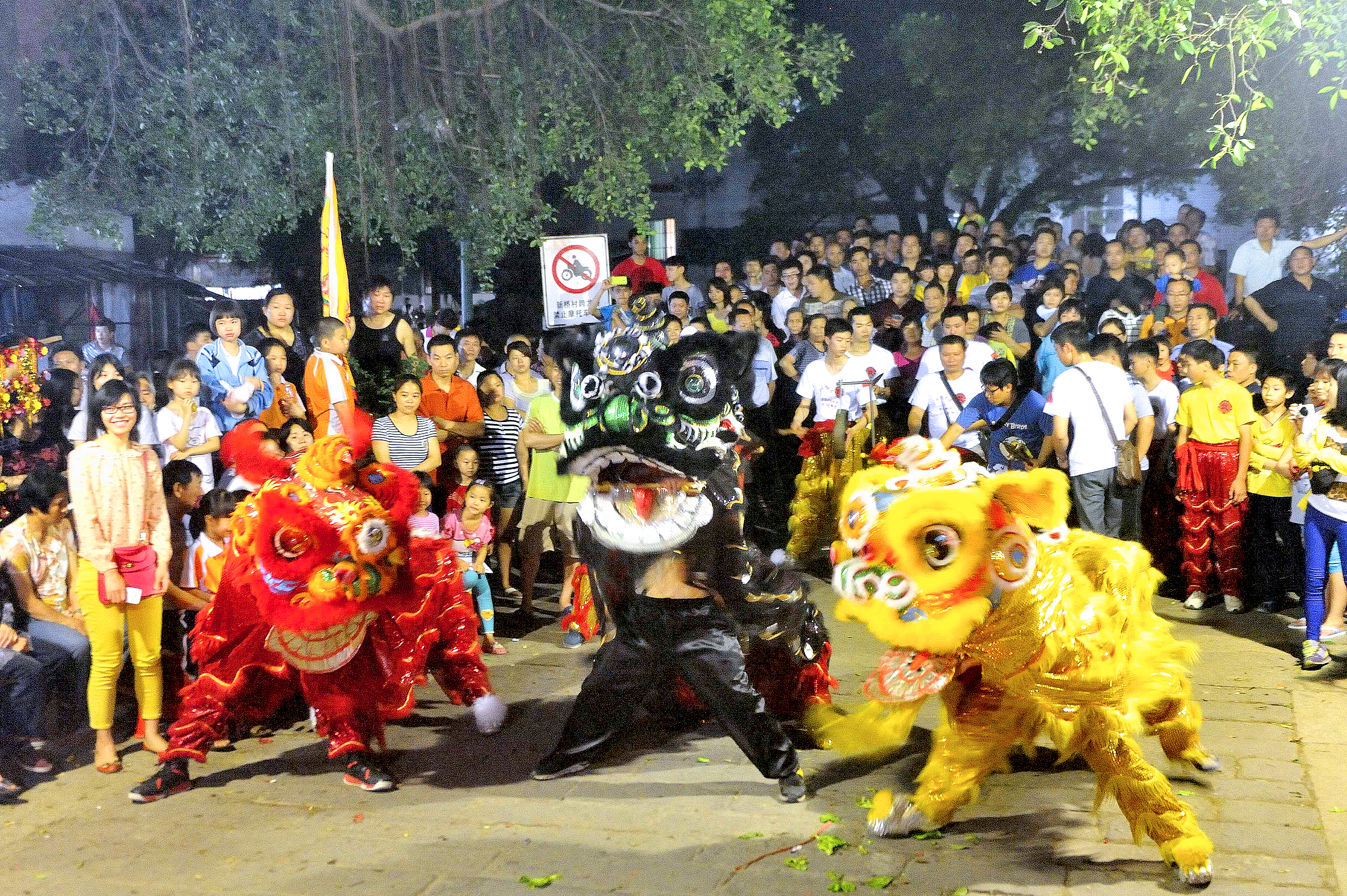 在新桥天后诞上表演.jpg